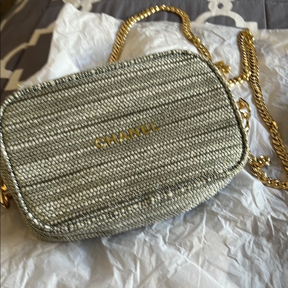 Chanel Beige Woven Shoulder Bag, Unbranded Chain Dust Bag and Makeup Bundle NWT - Picture 5 of 15